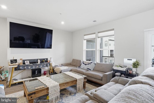 Building Photo - 20354 Newfoundland Sq