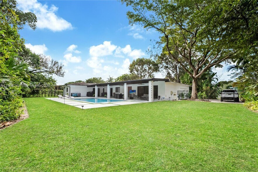 Building Photo - 17203 SW 78th Pl