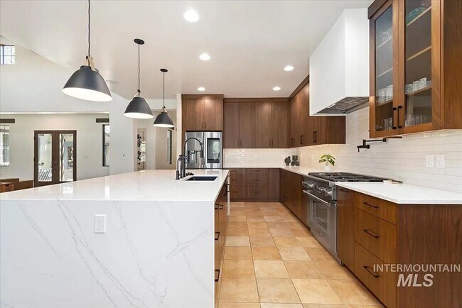 Building Photo - Stunning 4 Bedroom Home in The Shores | Luxury Meets Every Day Comfort