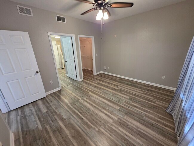 Building Photo - 2801 Chancellorsville Dr