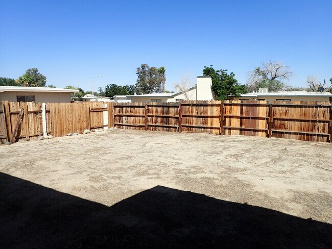 Building Photo - 336 Oasis Dr