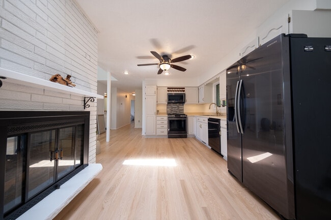 Building Photo - 8564 Lincoln St