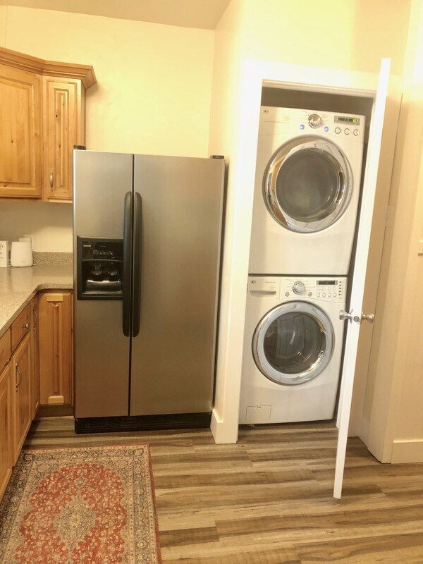 Building Photo - 471 E 300 S