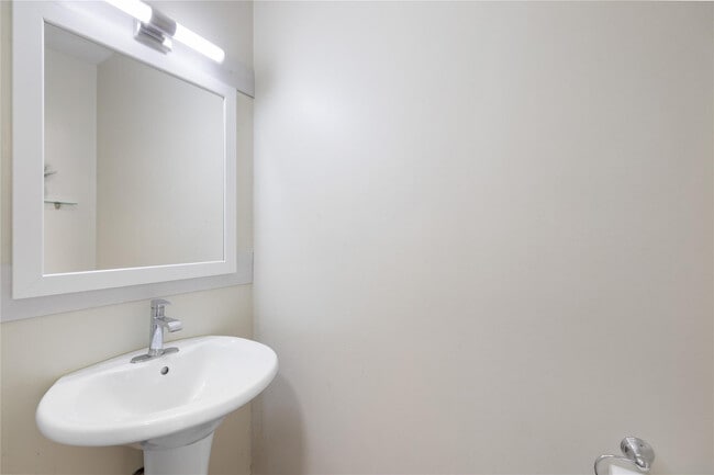 Building Photo - 1512 SW 106th Ave