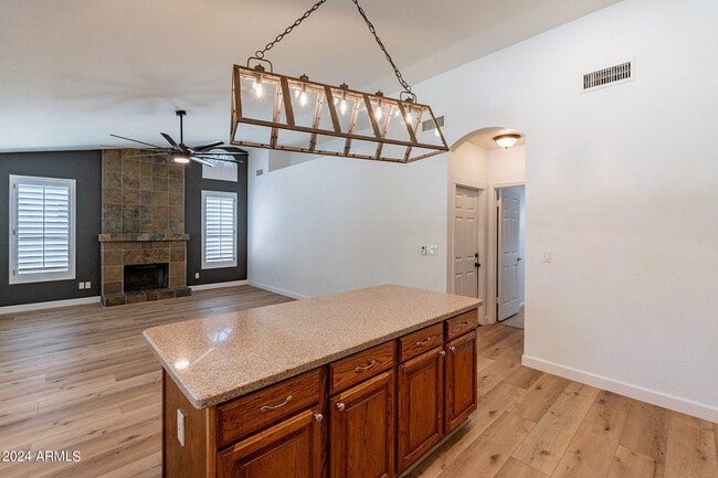 Building Photo - 1449 W Antiqua Dr