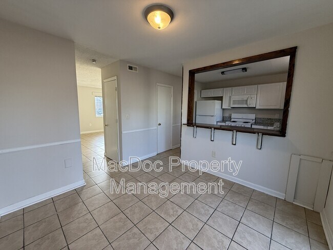 Building Photo - 733 Bellows Ave