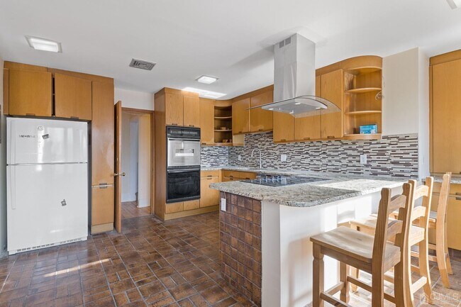 Building Photo - 6 E Union Ave