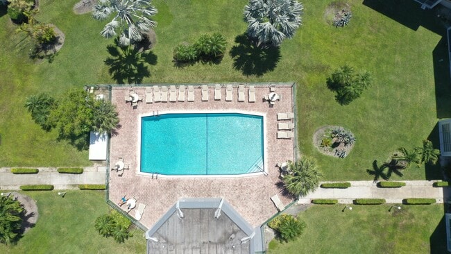 Building Photo - 6650 Royal Palm Blvd