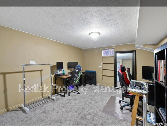 Building Photo - 516 E 100 S
