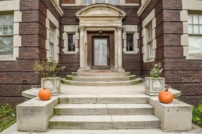 Building Photo - 1121 Van Dyke St