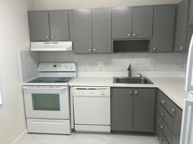 Building Photo - 1 US-1