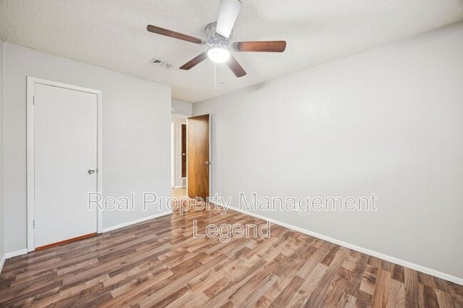 Building Photo - 8238 El Retiro Rd