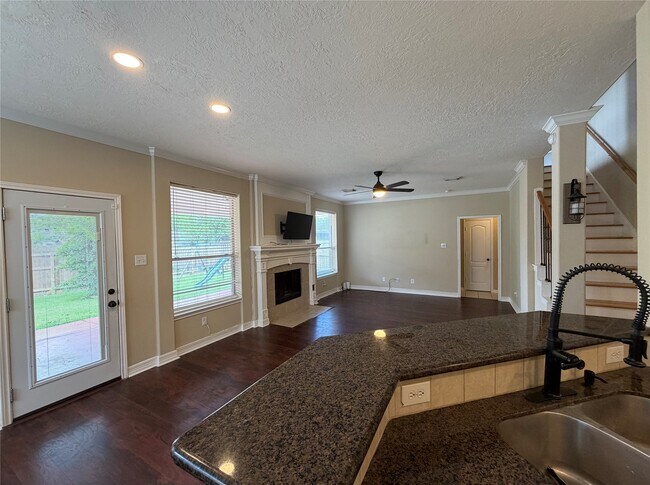 Building Photo - 1113 Shadowbend