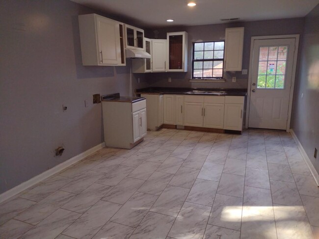 Updated kitchen with plenty of space - 3063 Green Rd