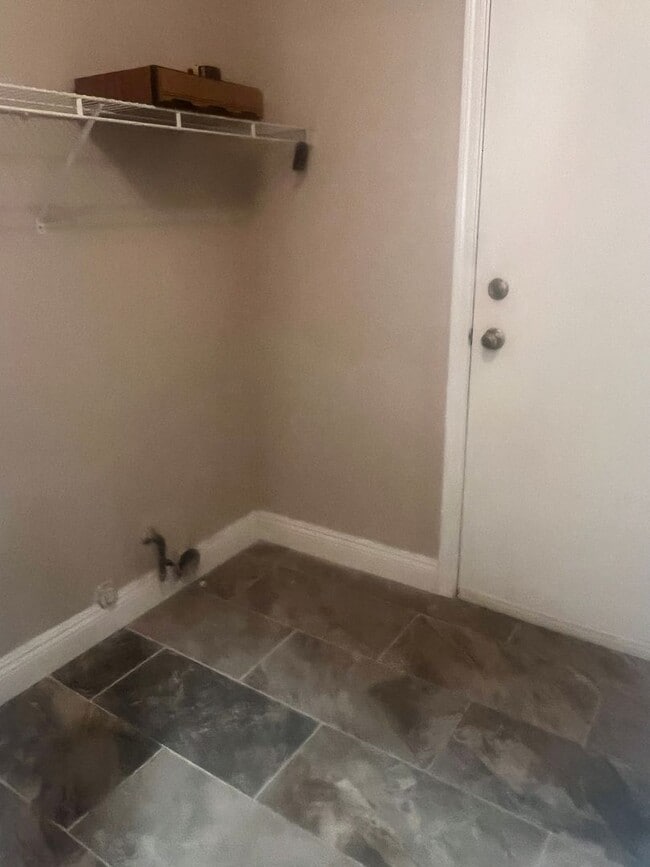 Building Photo - Beautiful Attached Dual Townhouse