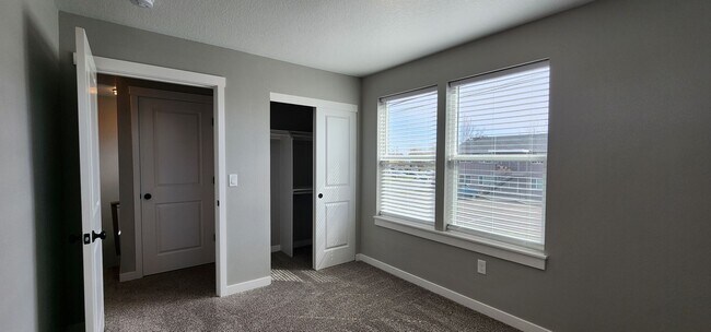 Building Photo - MOVE IN SPECIAL! New Construction Duplex i...