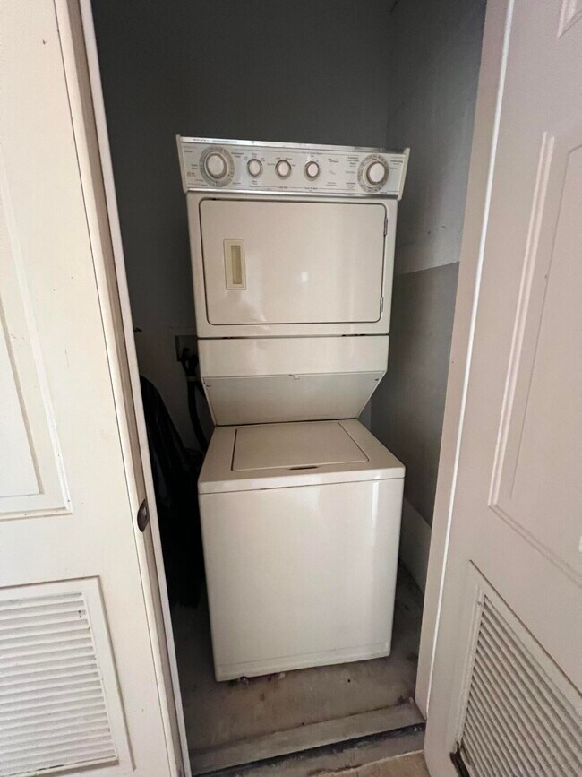 Building Photo - 8377 Mulligan Cir