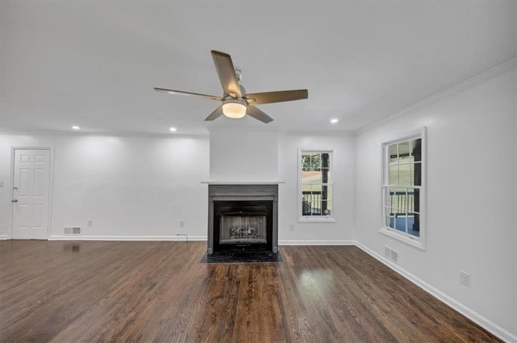 Building Photo - 172 Oak Forest Dr