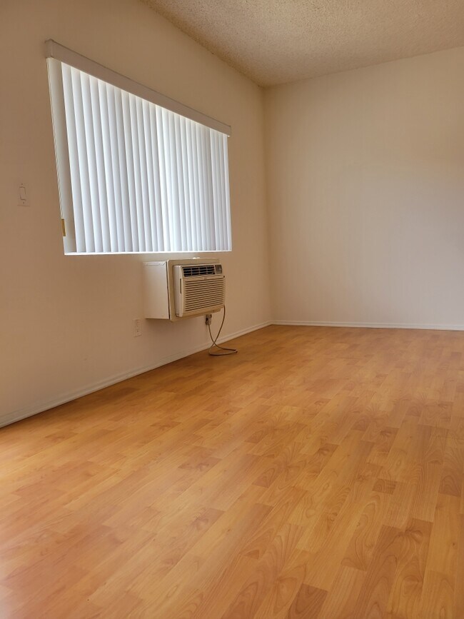 Building Photo - 130 S Adams St