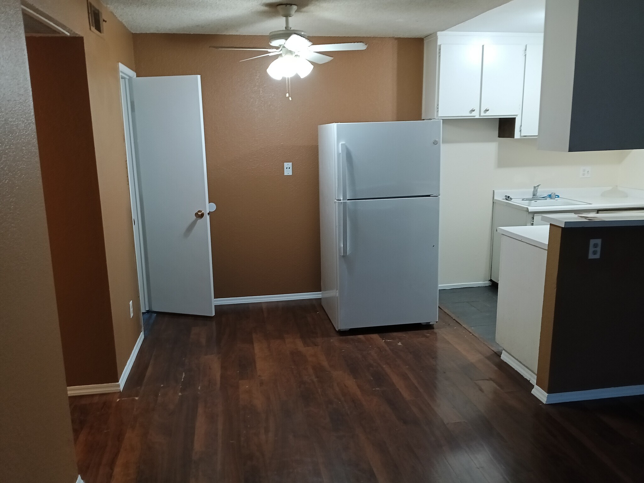 Building Photo - 6724 Plymouth Rd