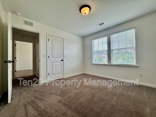 Building Photo - 5037 Lexington Ln