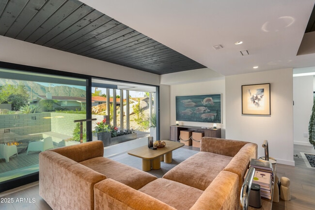 Building Photo - 5311 E Mitchell Dr