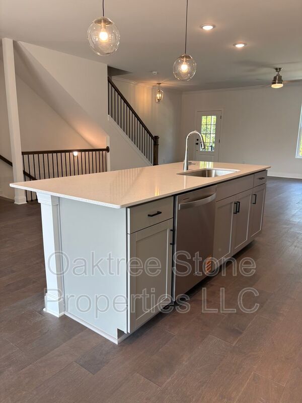 Building Photo - 634 Grove Glen Ct