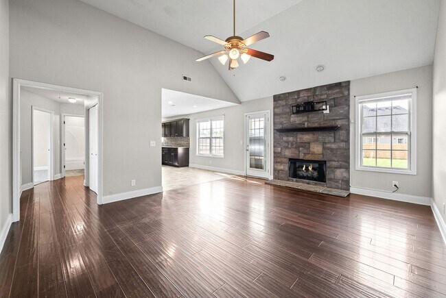 Building Photo - Pet Friendly Four Bedroom with Basement!