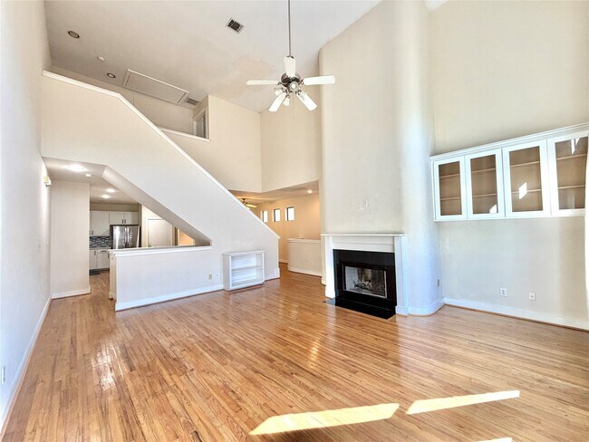 Building Photo - 8638 Meadowcroft Dr