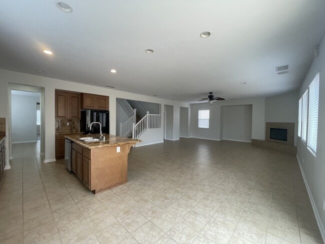 Building Photo - 37280 Parkway Dr