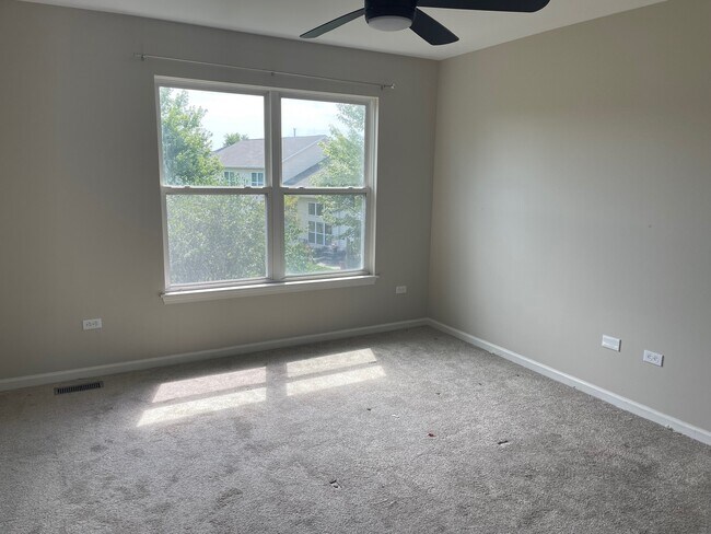 Building Photo - 1665 S Candlestick Way