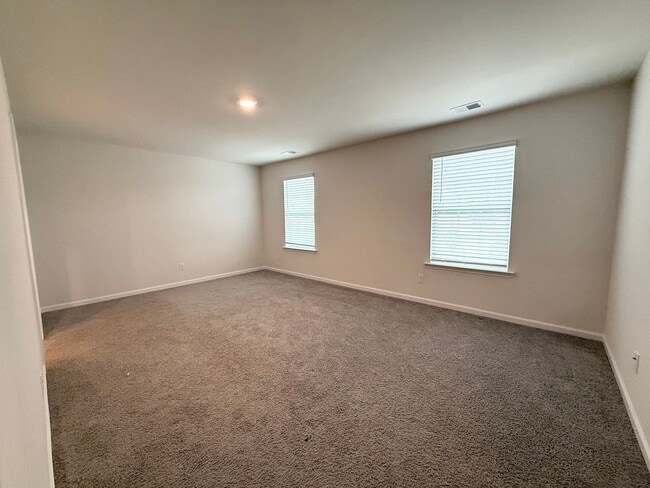 Building Photo - Spacious 5-Bedroom Home for Rent in The Falls – Modern, Comfortable, and Move-In Ready