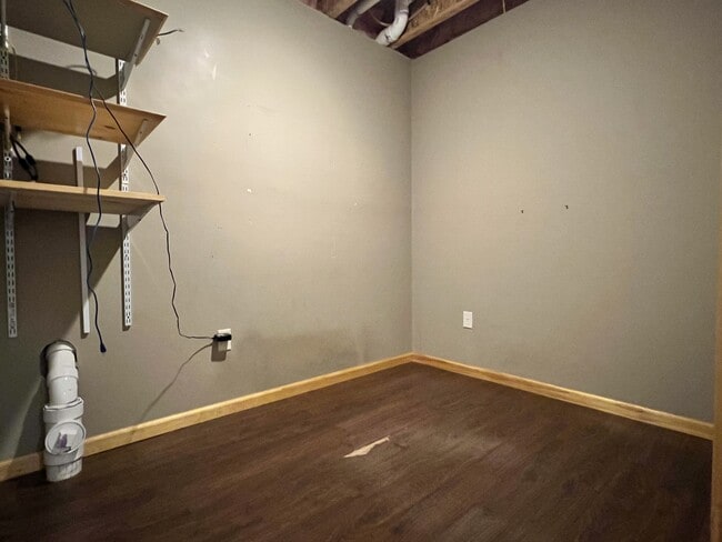 Building Photo - 1765 Sara Ct