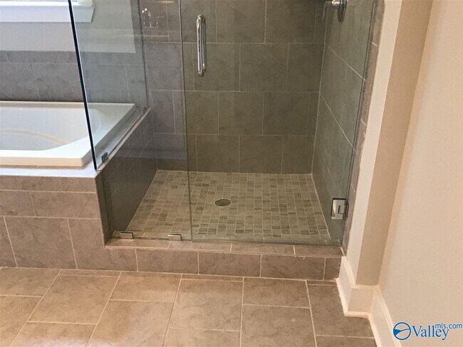 Building Photo - 700 Rivulet Dr SW