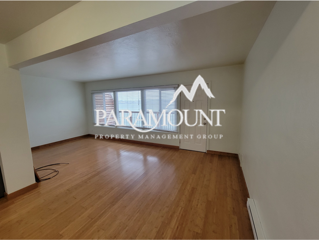 Building Photo - One Bedroom Waterfront Oasis!!!