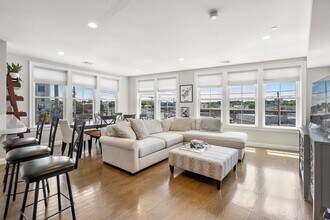 Building Photo - 71 Willow Ct