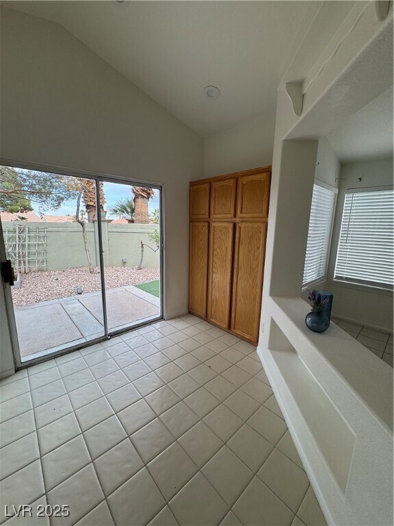Building Photo - 9224 Kentucky Oaks Dr