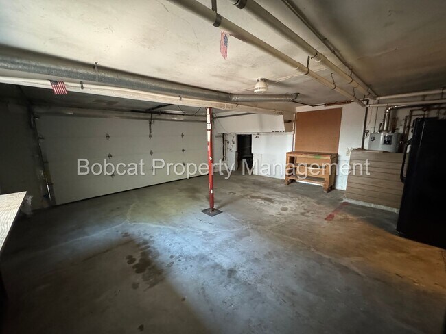 Building Photo - 3 Bed, 2 Bath Home Located in West Carson ...