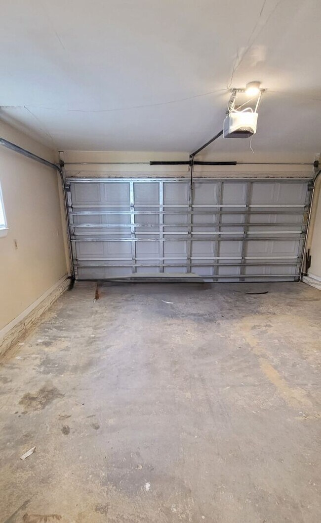 Building Photo - Venetian Villa 2 Bedroom 2 Bath 2 Car Garage w/Waterview!