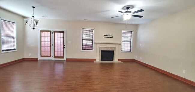 Building Photo - Spectacular!