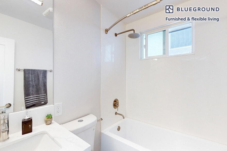 Building Photo - 419 N Broadway