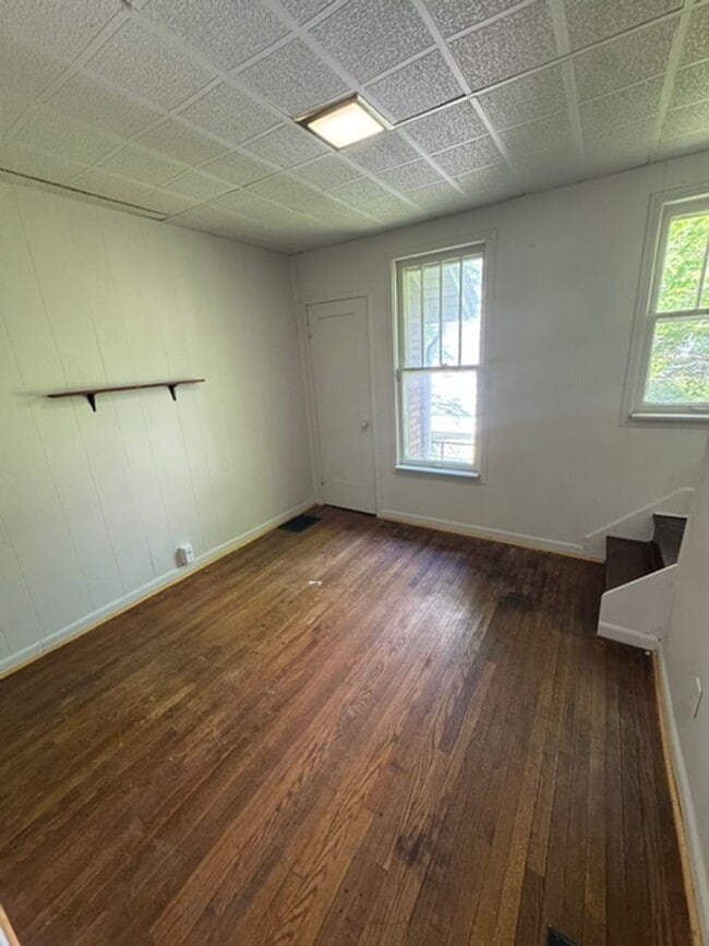 Building Photo - 4205 Hoagland Ave