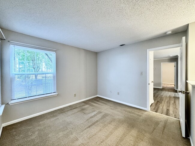 Building Photo - Updated 1st Floor/1-Level Condo Available NOW & Rent Includes Water, Sewer, Trash, Landscaping, F...