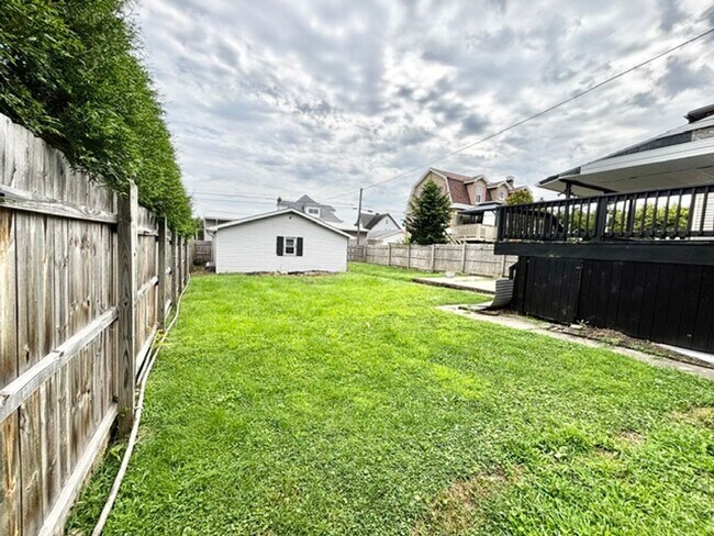 Building Photo - 3 bedroom 1 bath House for rent Greensburg, PA