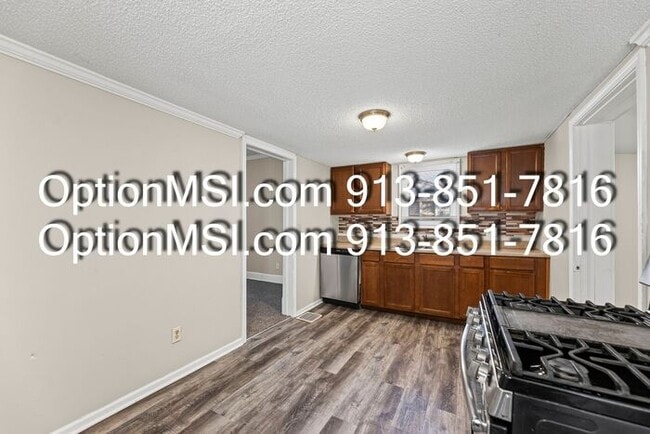 Building Photo - Move-in Ready!