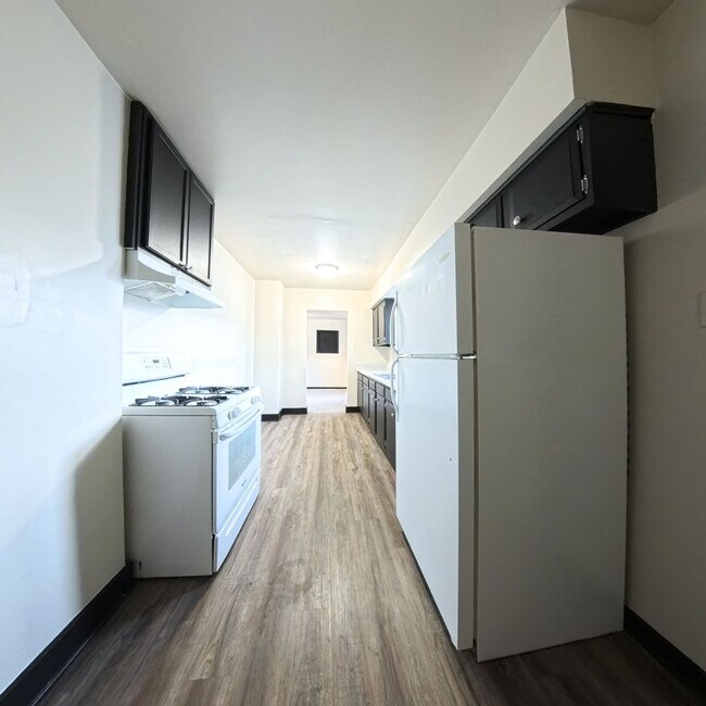 Building Photo - 2 Bedroom 1 Stall Garage East Side Home for Rent