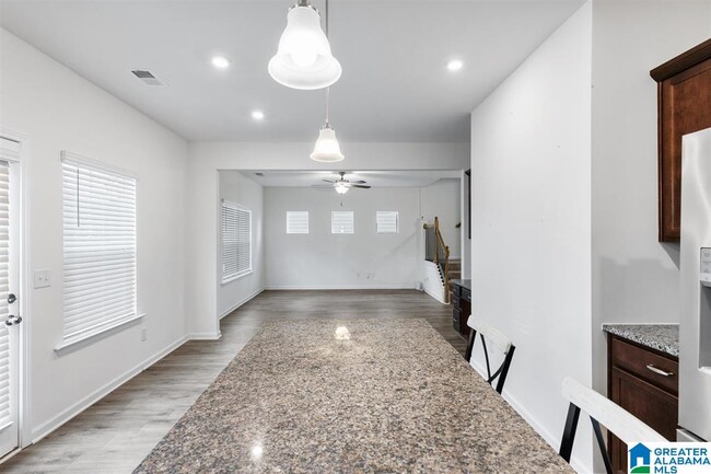 Building Photo - 848 Ridgeway Ave