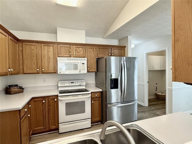 Building Photo - 3267 Summit Glen Dr