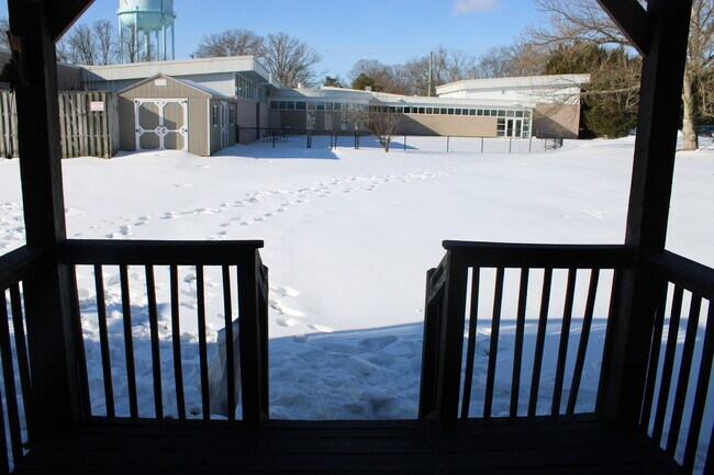 Building Photo - 280 Mike Dr