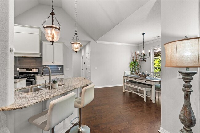 Building Photo - 5819 W Cane Hill Dr